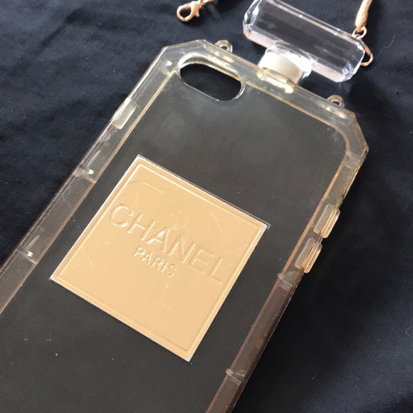 Rare Chanel 5 IPhone case with chain - Picture 8 of 16